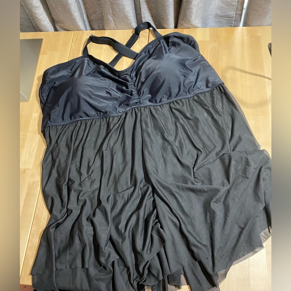 Bloomchic black swimming top, size 28